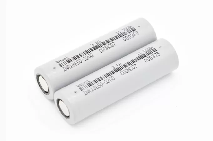 18650 Battery vs AA Battery: Advantages of the 18650 Battery